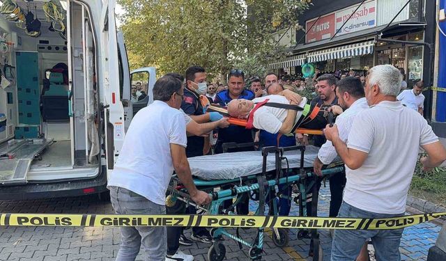 Antalya’da eşiyle birlikte yürüdüğü kaldırımda silahlı saldırıya uğradı