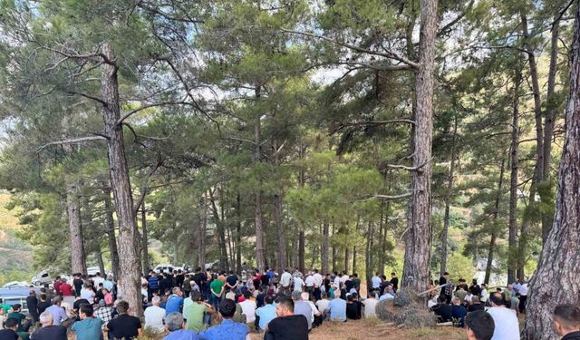 Antalya’da kazada hayatını kaybeden çocuk toprağa verildi