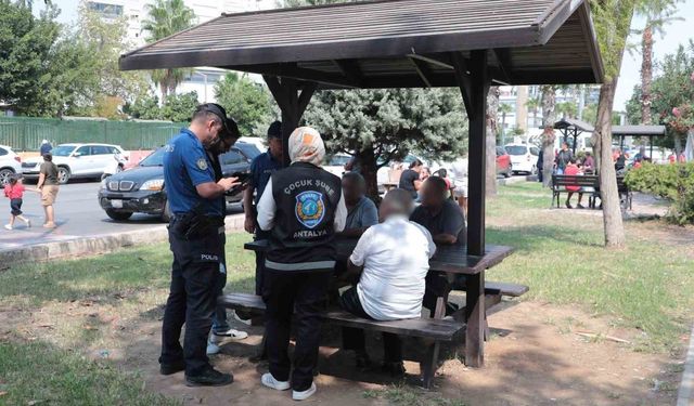 Antalya’da okul çevreleri ve servis araçları denetlendi