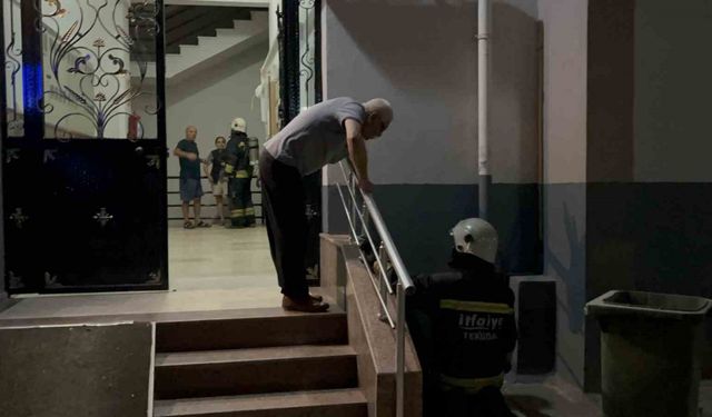 Apartmana yayılan gaz kokusu paniğe neden oldu