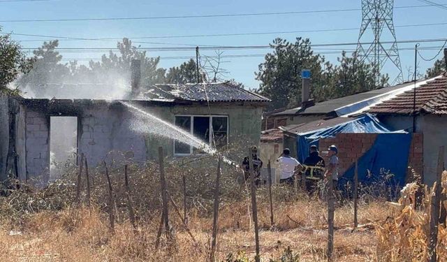 Babaeski’de ev yangını korkuttu