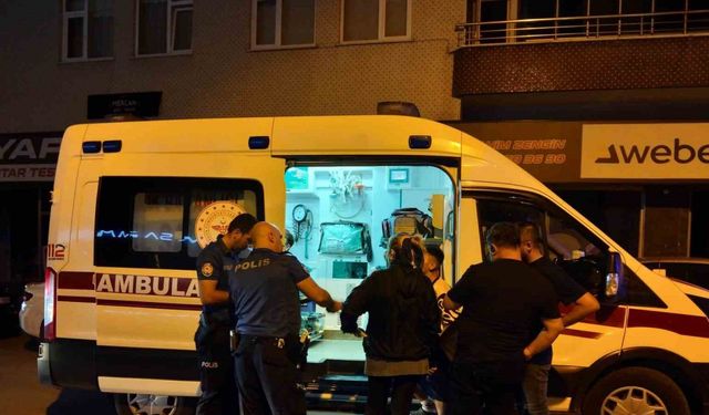 Bafra’da evinin kapısında bıçaklanan çocuk yaralandı