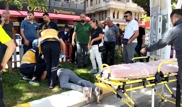 Bafra’da yaya geçidinde kaza: 3 yaralı, kaza anı kamerada