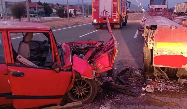 Bolu’da otomobil tıra çarptı: 1 yaralı