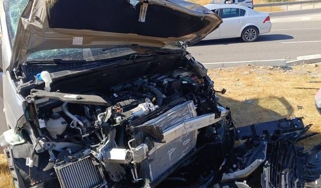 Bolu’da otomobil ve hafif ticari araç çarpıştı: 1 ölü, 4 yaralı