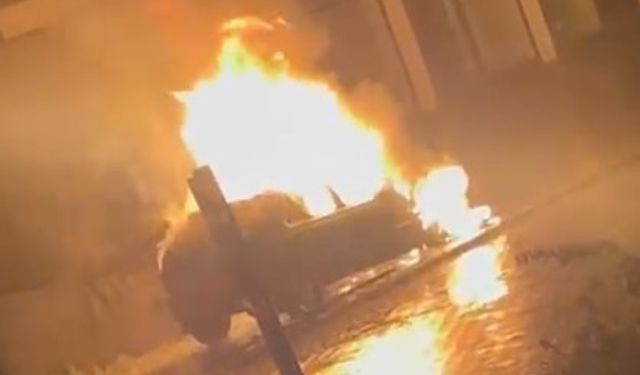 Çaycuma’da otomobil park halindyken alev aldı