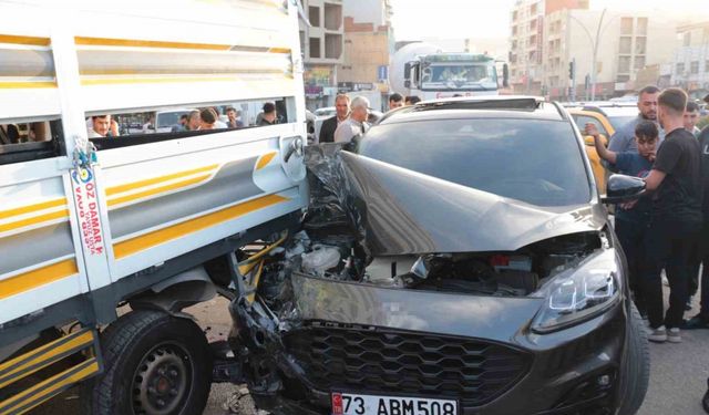 Cizre’de maddi hasarlı zincirleme kaza