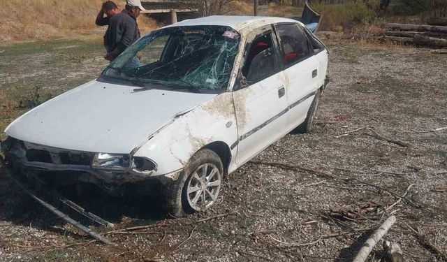 Çorum’da otomobil köprüden tarlaya uçtu:1’i ağır 2 yaralı