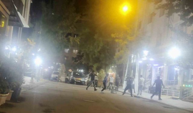 Diyarbakır’da iki grubun tabureli kavgası kamerada