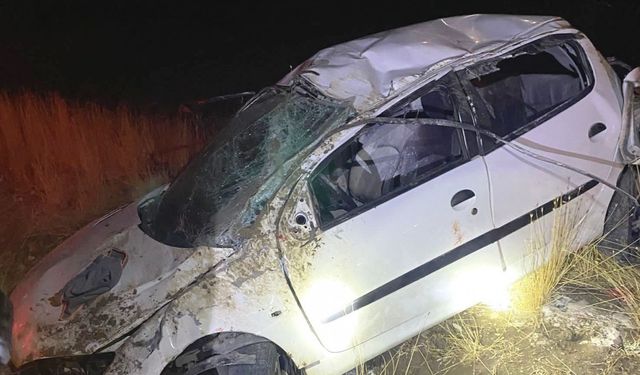 Domaniç’te takla atan otomobilde 3 kişi yaralandı