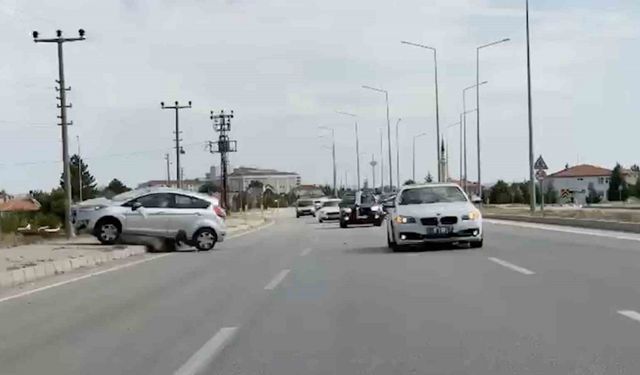 Düğün konvoyundaki kazaya bir sürücünün öne geçme çabası sebep olmuş