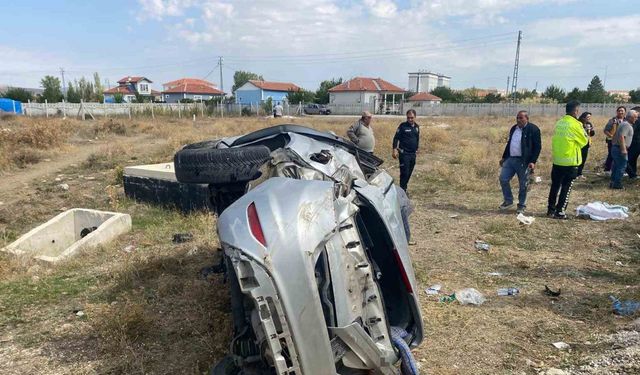 Düğün konvoyundaki otomobil tarlaya yuvarlandı: 2 yaralı