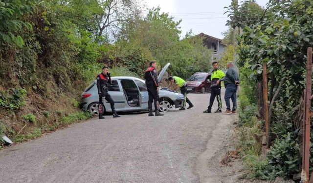 "Dur" ihtarına uymayıp kaza yapan sürücü yaya olarak kaçmaya çalıştı