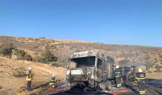 Ekmek teknesi yanan tır sürücüsü göz yaşlarına boğuldu