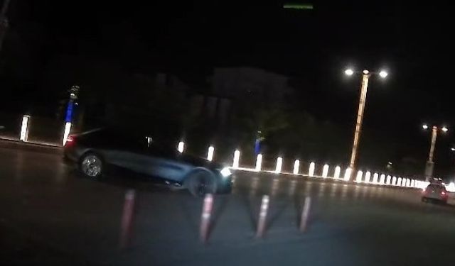 Elazığ’da drift atan araç kameralara yansıdı