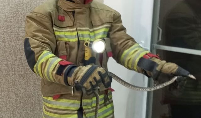 Erzin ve İskenderun’da eve giren yılanları itfaiye yakaladı