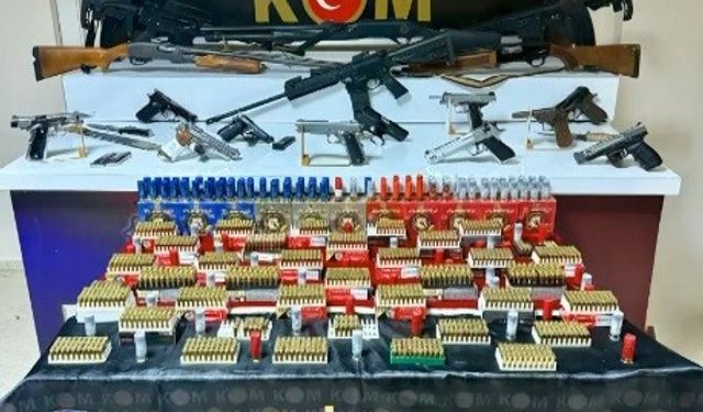 Erzincan’da silah operasyonu; 13 şüpheli yakalandı, 11 tabanca, 8 tüfek ele geçirildi