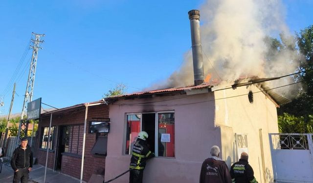 Erzincan’da tandır evi yandı