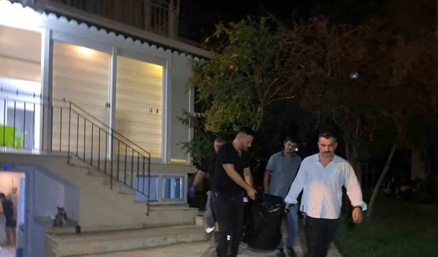 Eski karısını eşarbıyla ve yastıkla boğup polise teslim oldu