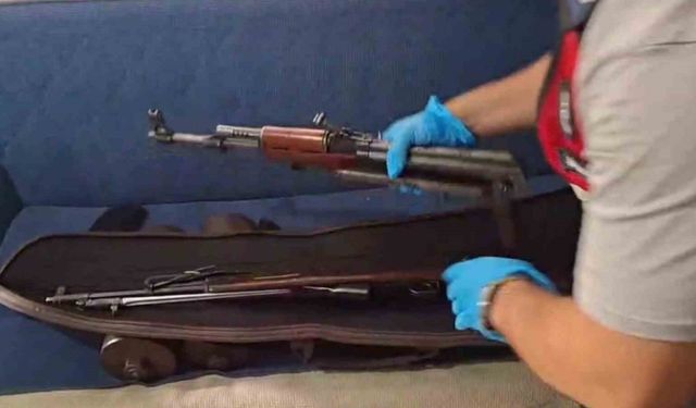 Ev değil cephanelik: Uzun namlulu silahlar, tabancalar, binlerce mermi ele geçirildi