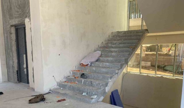İnşaat merdivenlerinden yuvarlanan işçi yaralandı