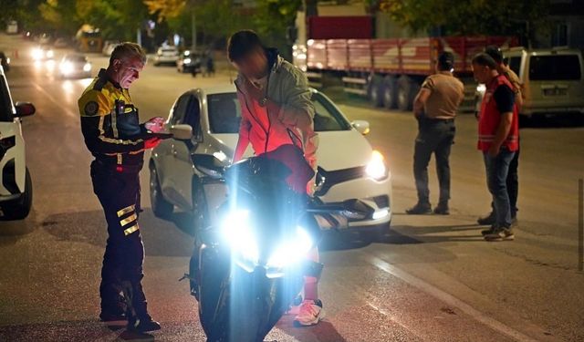 Isparta’da abartı egzoz ve modifiye araçlara yönelik denetim: 24 araca ceza uygulandı
