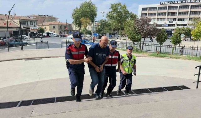 İzmir Büyükşehir personeli, FETÖ’den ihraç polis kimliğiyle yakalandı