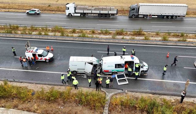 Jandarma aracına minibüs çarptı: 2 jandarma şehit, 1 vatandaş hayatını kaybetti
