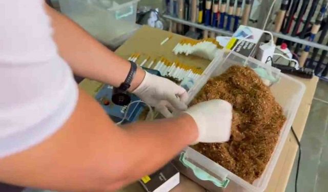 Jandarmanın operasyonunda av bayiinin her köşesinden kaçak tütün çıktı
