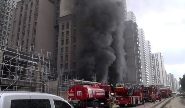 Kadıköy’de bir inşaatta çıkan yangının söndürme çalışmaları devam ediyor