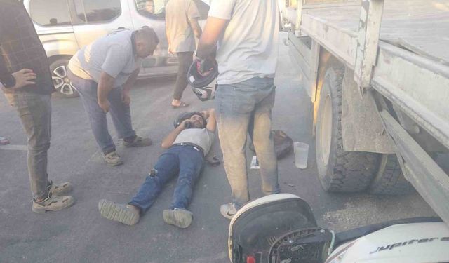 Kamyon ile motosiklet çarpıştı: 1 yaralı