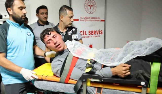 Kavga eden gençler birbirlerini bıçakladı: 2 yaralı