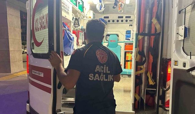 Kendini bıçaklayarak yaraladı