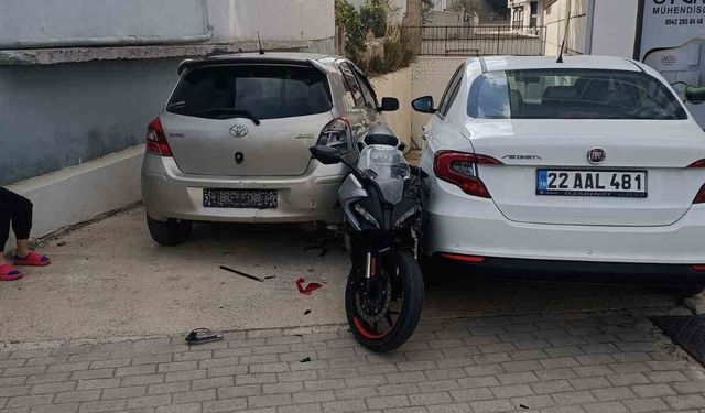 Keşan’da 4 otomobile çarpan motosiklet sürücüsü yaralandı