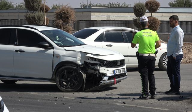 Kilis’te iki otomobil çarpıştı: 1 yaralı