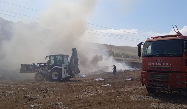 Kırıkhan’da çöplük yangını