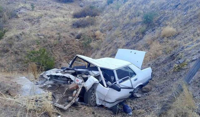 Kırıkkale’de 65 metrelik uçurumdan yuvarlanan otomobil hurdaya döndü: 1 yaralı