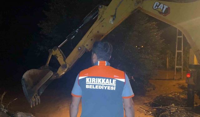 Kırıkkale’yi sağanak vurdu: Dereler taştı, ekipler anında müdahale etti