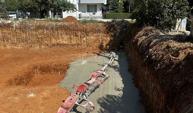 Kırılan beton pampası kolu 2 işçiyi yaraladı