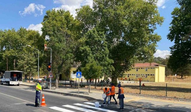 Kırklareli’nde yaya önceliği denetimi: Yaya çizgileri boyandı