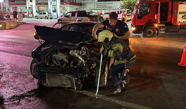 Kocaeli’de iki otomobil çarpıştı: 4 yaralı