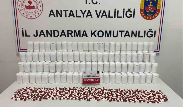 Kontrol noktasında durdurulan araçtan binlerce sentetik hap ele geçirildi