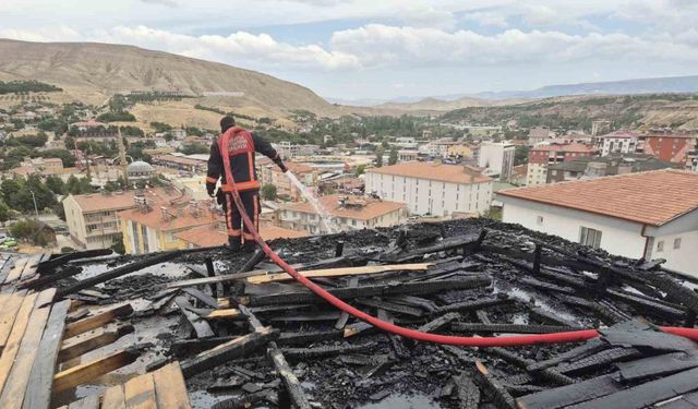 Malatya’da korkutan çatı yangını