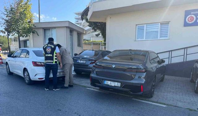 Mankene tahsis edilen araç ‘resmi hizmete mahsustur’ kartıyla trafiğe çıkmıştı, sürücüye ceza kesildi