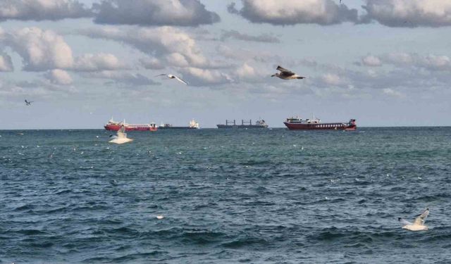 Marmara Denizi’nde poyraz ulaşımı olumsuz etkiledi