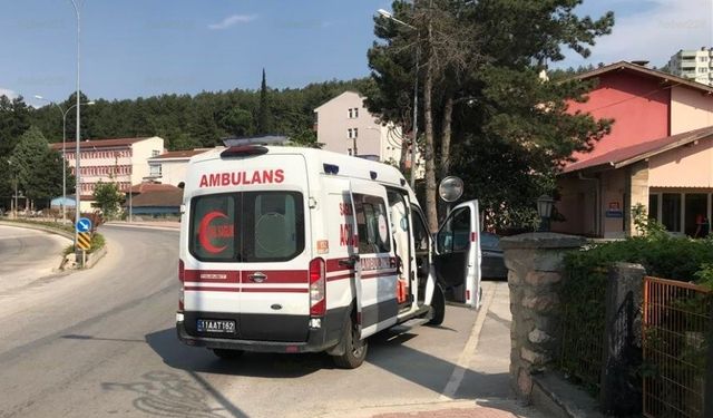 Minibüs ile motosiklet çarpıştı, 1 yaralı
