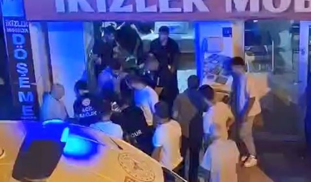 Motosiklet mobilya mağazasına girdi: 1 yaralı
