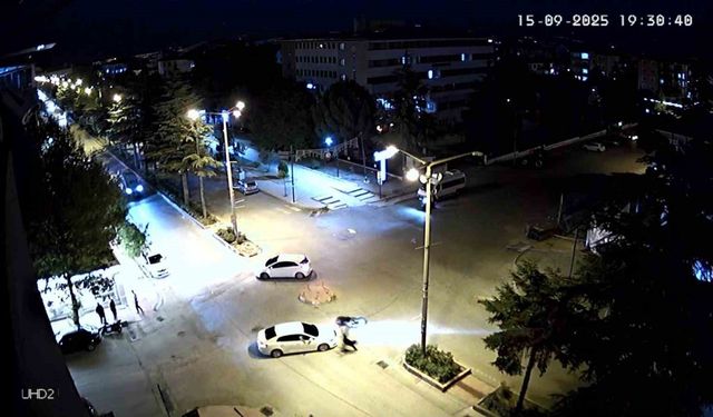 Motosikletle çarpışan otomobilin sürücüsü durmadan kaçtı