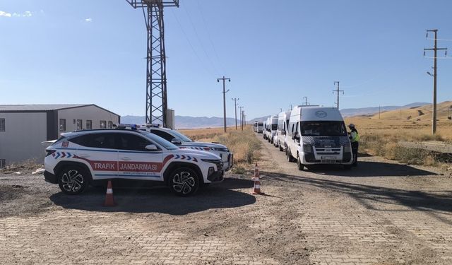 Muş’ta okul servis araçları denetlendi