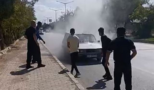 Muş’ta yanan otomobile beton mikseriyle müdahale